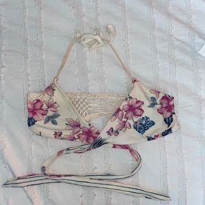 Reversible wrap bikini top